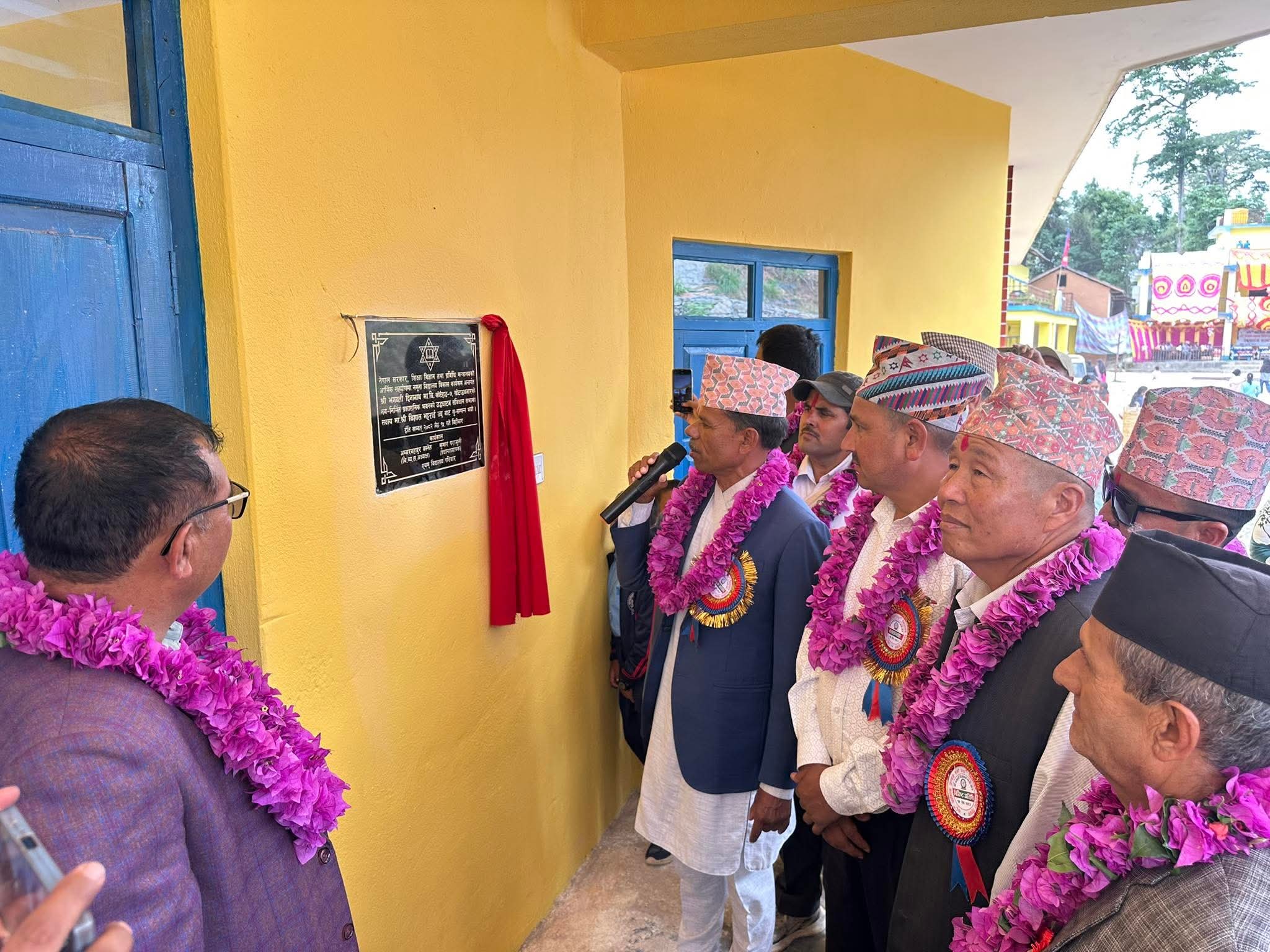 श्री भगवती दिनानाथ माविको  नवनिर्मित १५ कोठे प्रशासनिक भवन विशाल भट्टराईद्धारा उद्घाटन