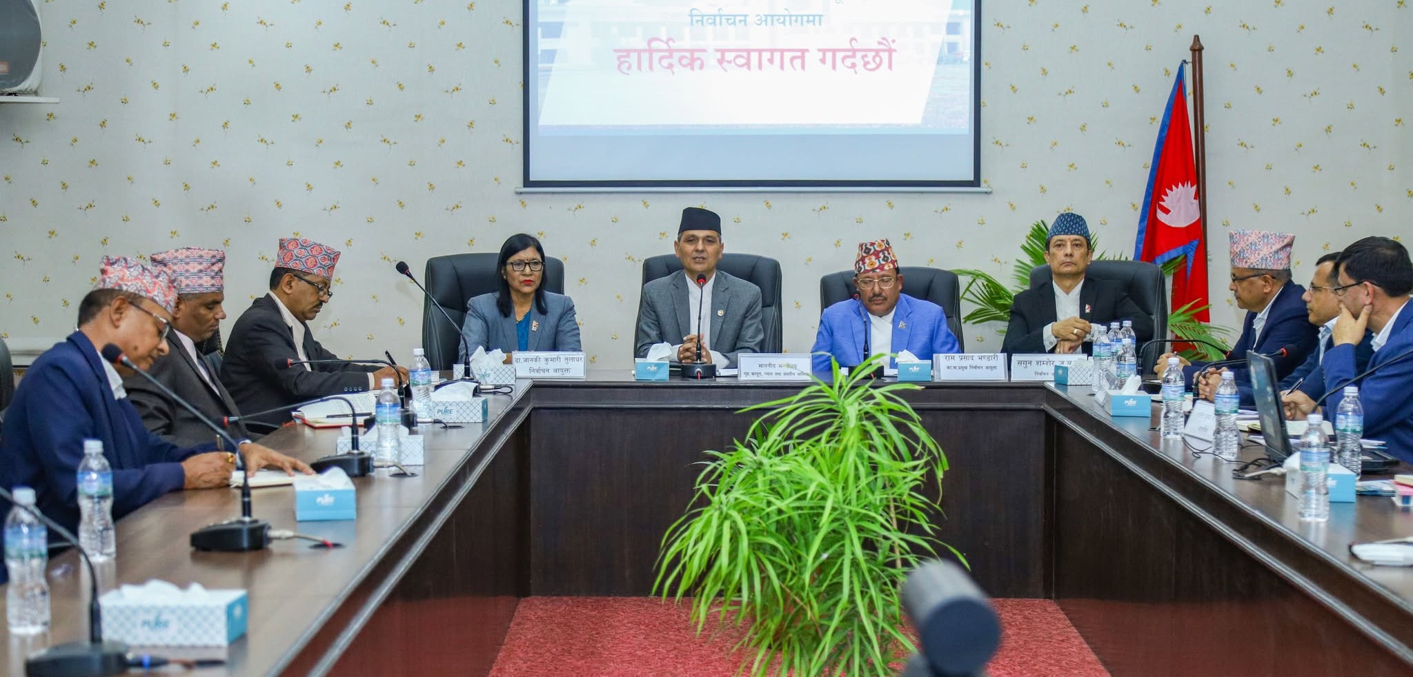 शङ्का नगरी सकारात्मक सोचका साथ निर्वाचनको तयारीमा जुट्न गृहमन्त्री ओमप्रकाश अर्यालको आग्रह