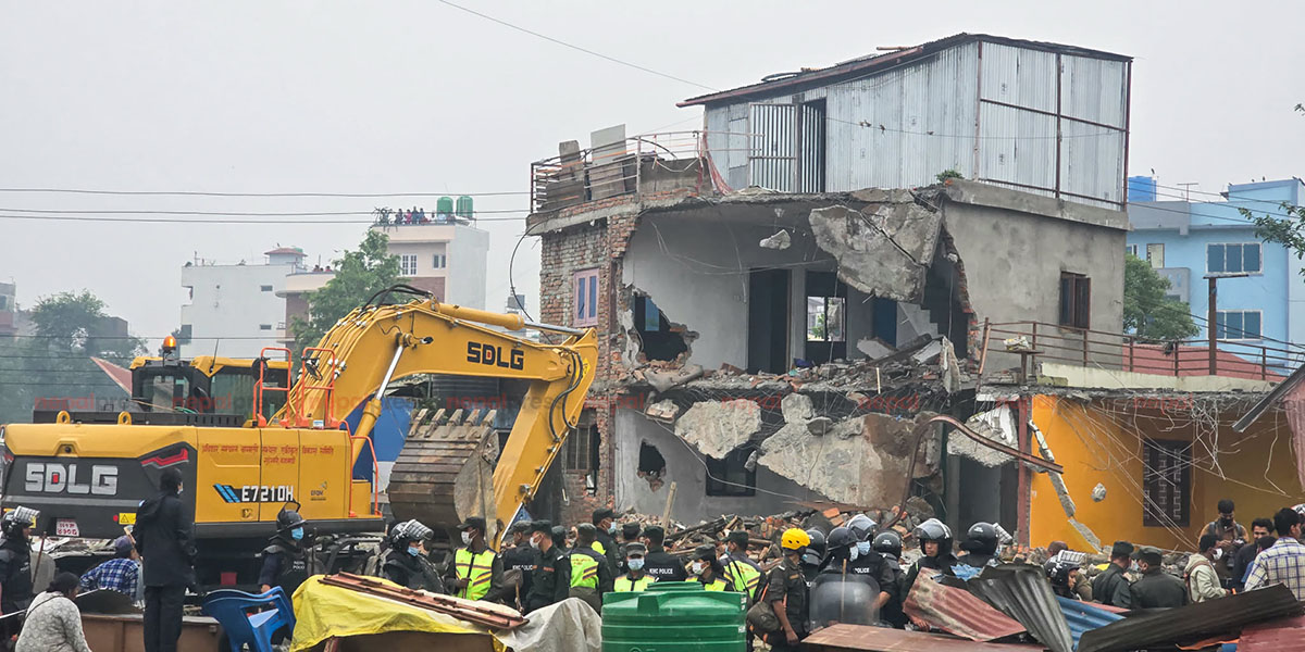 मनोहरा किनारमा डोजर चलाउन सुरू, १९ सय प्रहरी परिचालन 